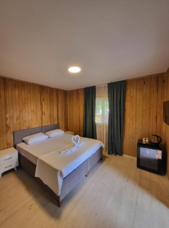 Hotel Cicek Evler Tatil Koeyue à Armutlu Extérieur photo